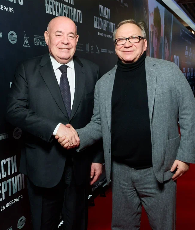    Швыдкой и Угольников на премьере фильма «Спасти бессмертного»