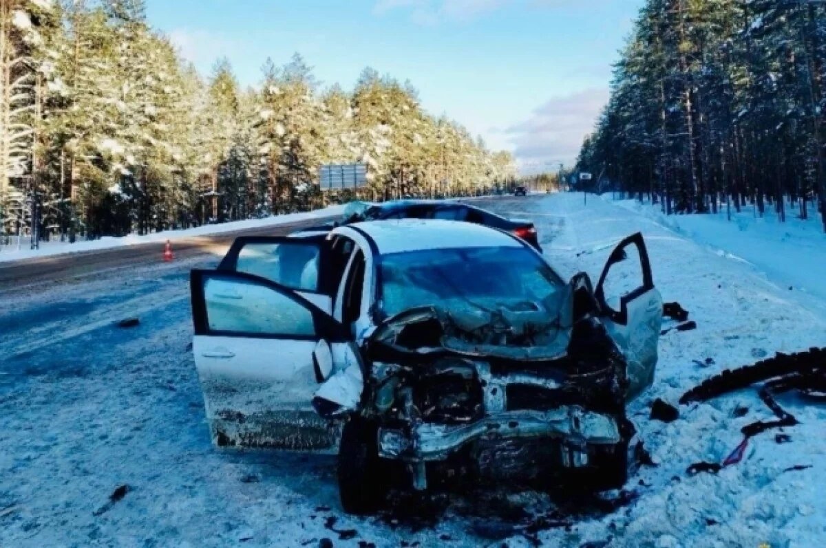   Лобовое ДТП в Ленобласти унесло жизнь человека, еще четверо пострадали