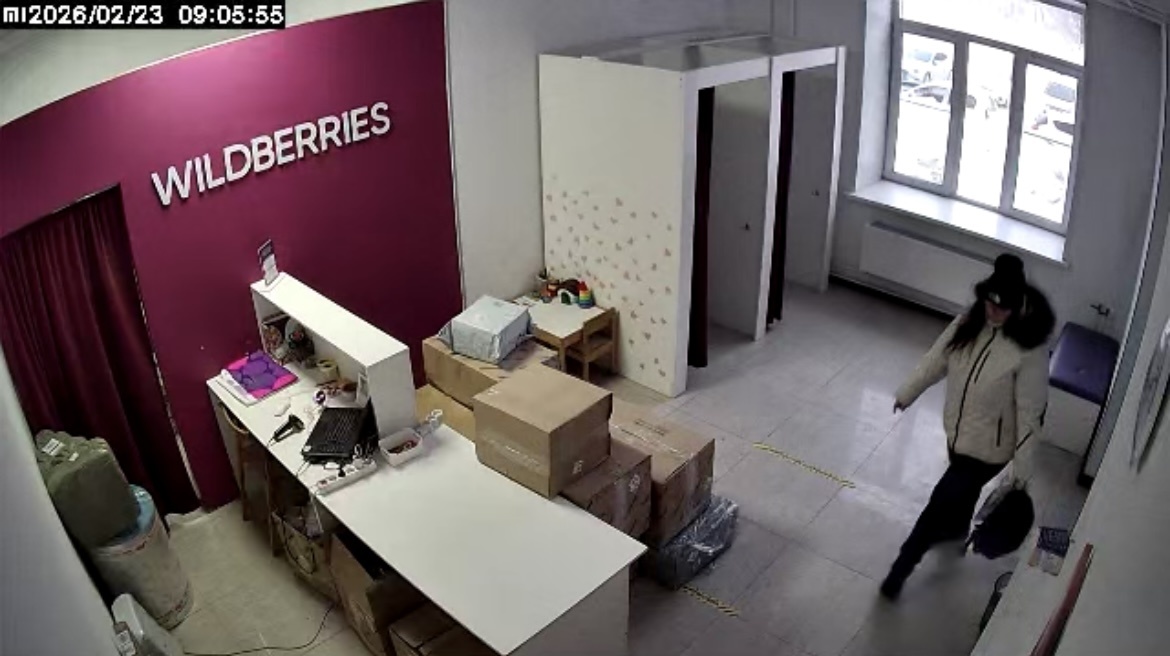 Прибежала на работу