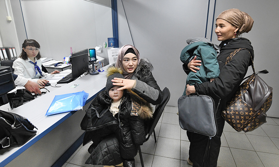 В Госдуме предложили обязать мигрантов вносить авансовые платежи за всю семью