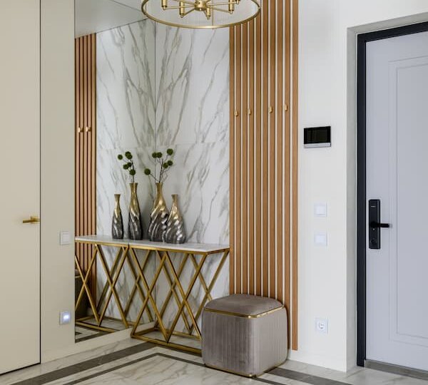 7 идей для прихожей, которые выглядят стильно, а не «как у всех»