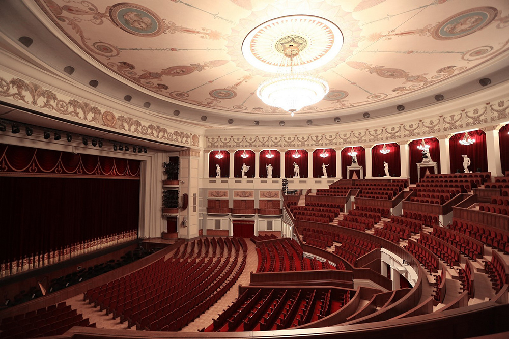 Интерьер оперного театра