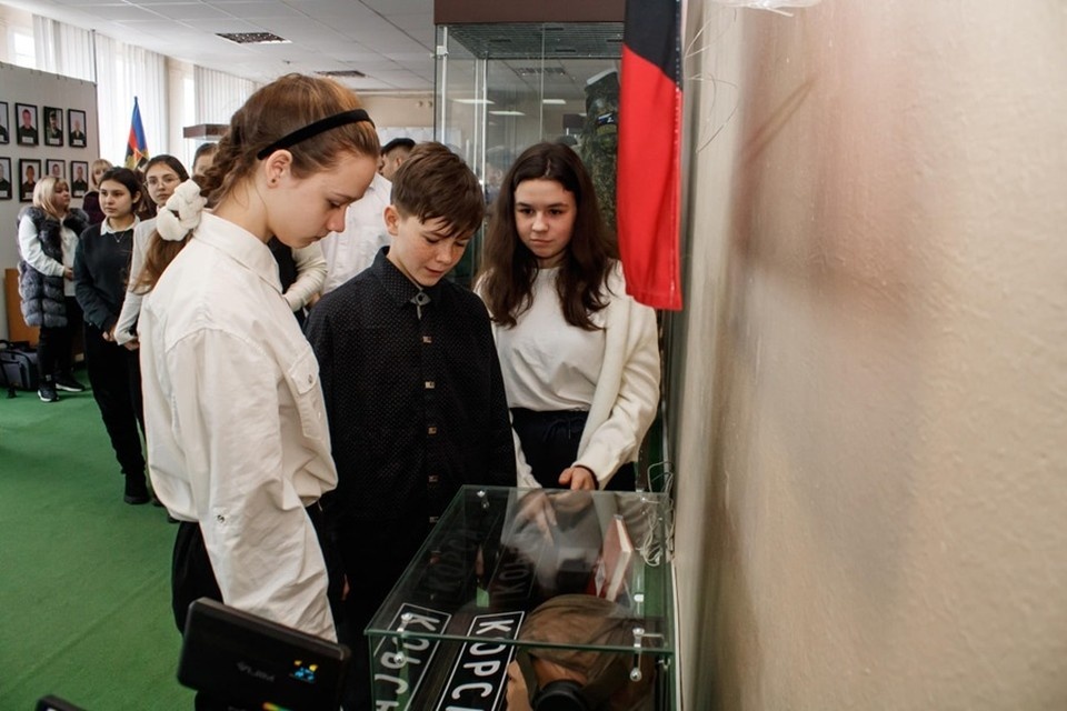    В Донецке открылась выставка «Наши земляки на защите Родины». Фото: Минкультуры ДНР