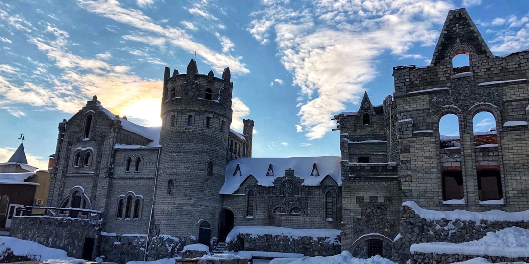 Строили себе — пускают всех. 5 частных замков в России куда можно попасть