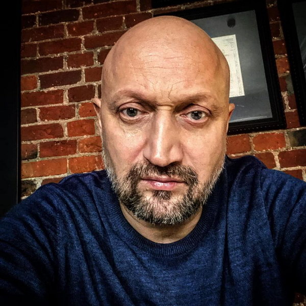     Гоша Куценко, Наталья Щукина, Григорий Ситявинда и Александра Ревенко покажут «Высокие отношения» в Театре Гоголя