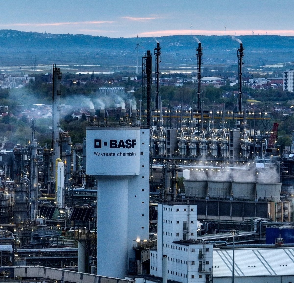 Промышленный комплекс компании BASF Intertrade AG (Фото: Bloomberg)