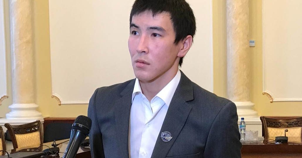 Он лежал на склоне и заставил медведя поверить, что всё кончено: студент-геолог выжил в схватке в горах Якутии