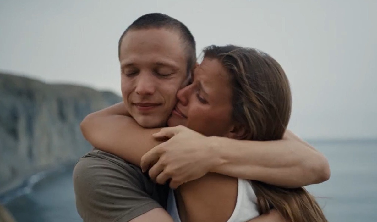 Ника Здорик и Сергей Городничий — главные актеры российского музыкального комедийно-драматического сериала «Ландыши»; фото: кадр из фильма «Ландыши. Вторая весна», реж. Илья Шпота, 2025, «НМГ Студия»