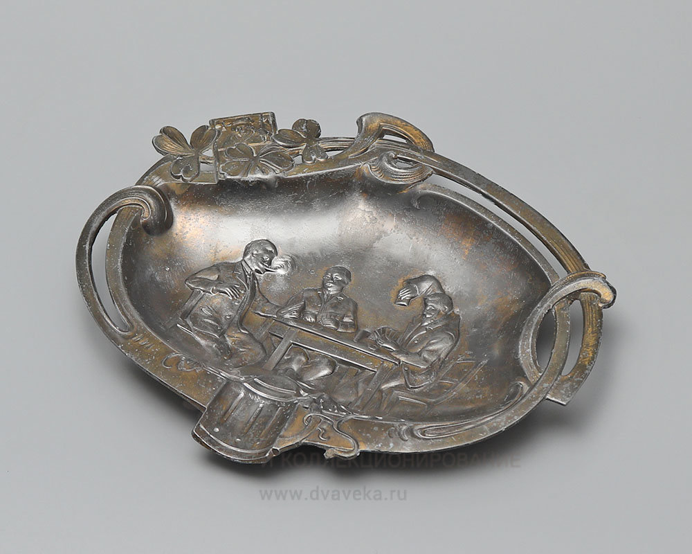 Старинная пепельница в стиле модерн (Ар-нуво) «Картежники», шпиатр, Франция, 1-я пол. 20 в. Фото с нашего сайта dvaveka.ru