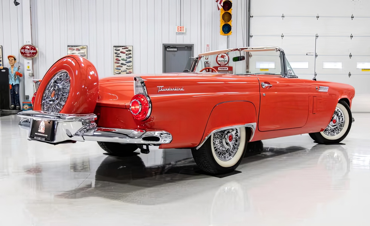 © Ford | Bring a Trailer 