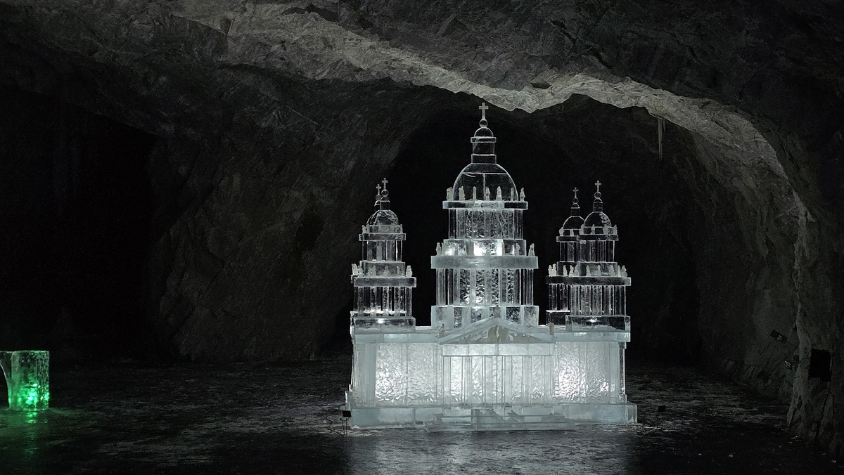    Ледовые скульптуры создали мастера в горном парке Рускеала© Василий Ануфриев