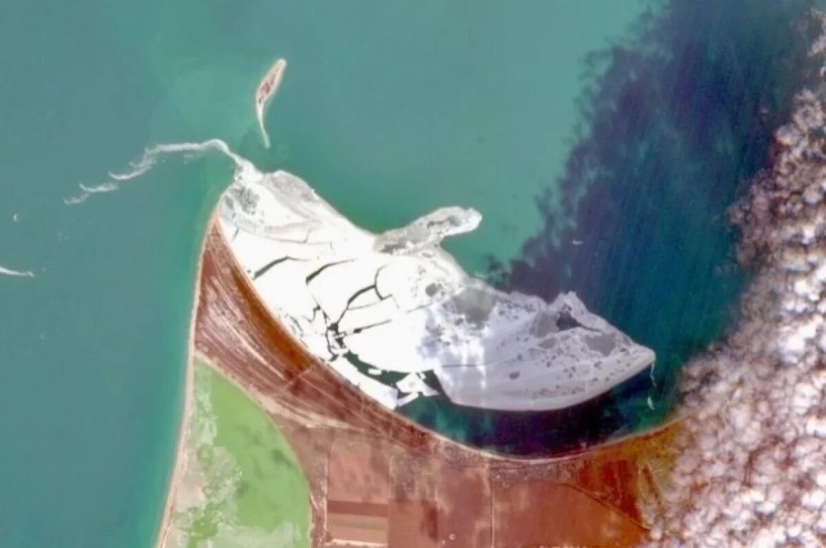    Что стало с семикилометровым «айсбергом» в Черном море у берега Крыма