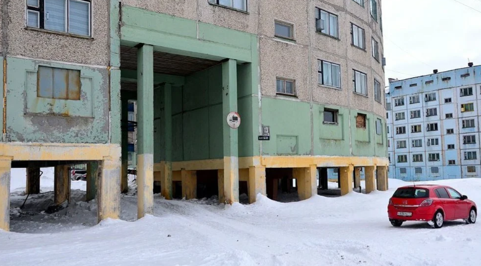 Почему в Норильске дома ставят на сваи, а земля все равно уходит из-под ног