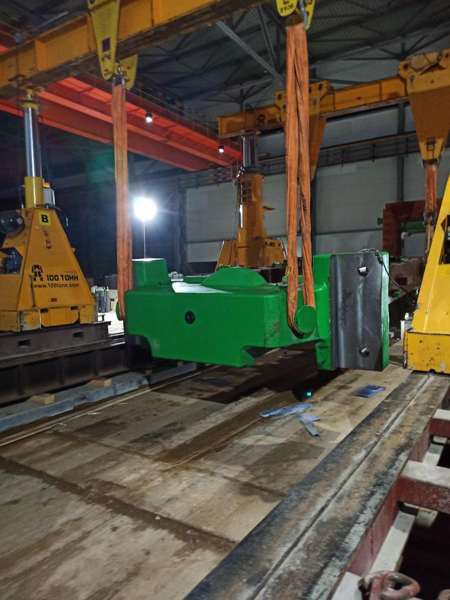 Перемещение двух станин прокатного стана массой 88 т каждая