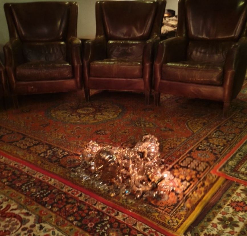 12 Лиц внутри себя: Что дает спектакль «Зеркало Карлоса Сантоса»