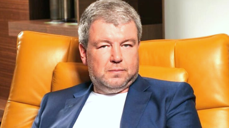 на фото Александр Робак