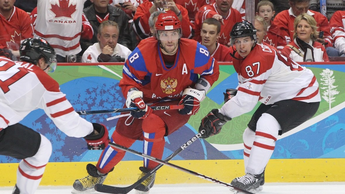    Александр Овечкин и Сидни Кросби на Олимпиаде-2010. Global Look Press