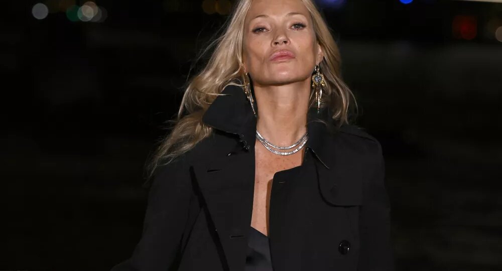 Кейт Мосс, Айрис Лоу и другие звезды на показе Burberry