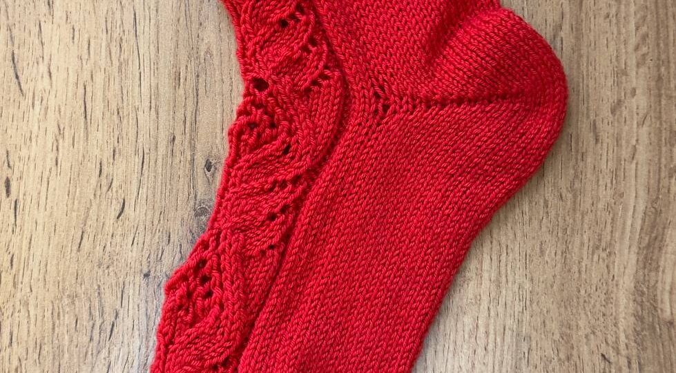 Всех приветствую 👋 ПРЕДЛАГАЮ СВЯЗАТЬ НОСОЧКИ 💙💚❤️ кто со мной ? #времявязать