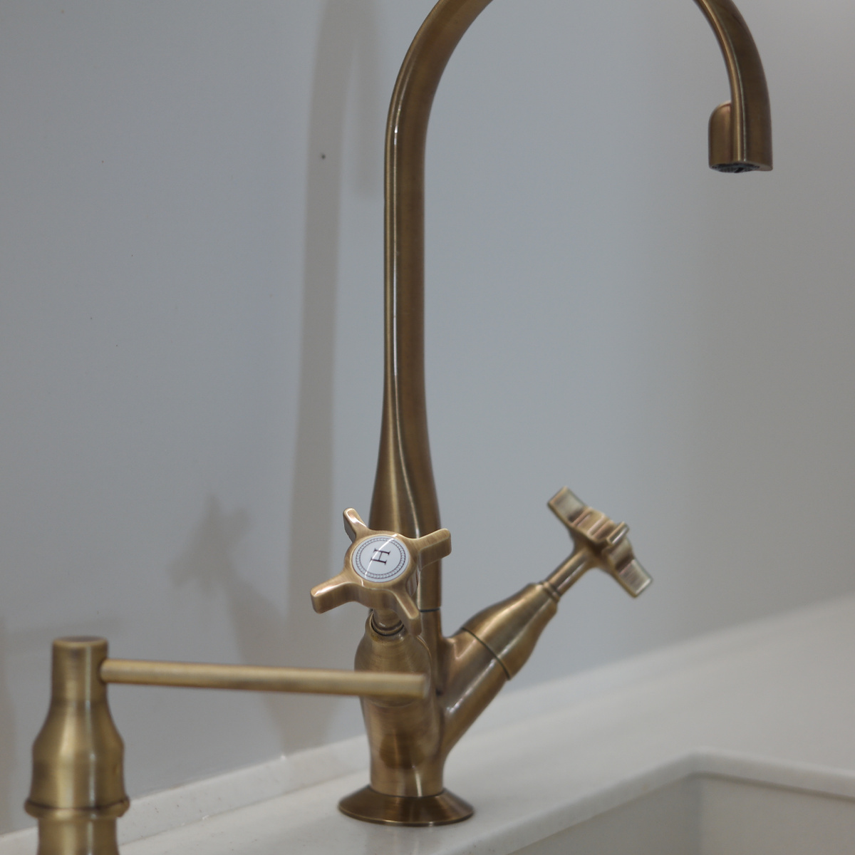 Искусственные камни против немецкой компакт плиты Duropal: честное сравнение без мифов