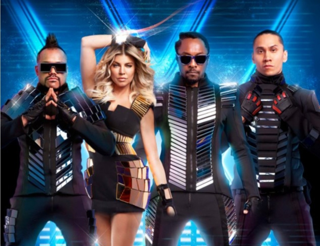 Вот она звездная и всемирно известная, сияющая, манящая, привлекательная и незабываемая группа в сфере и во всей музыкальной ауре