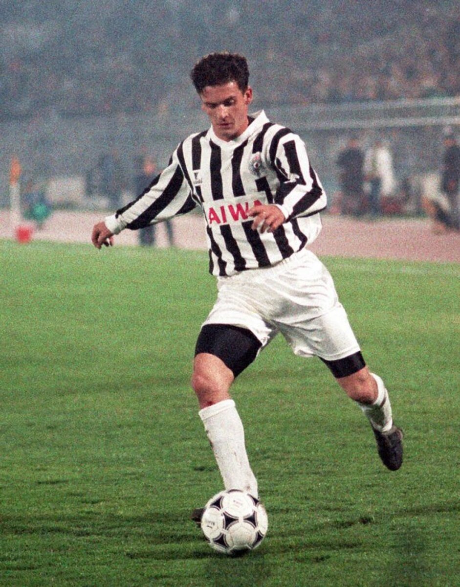 Предраг в форме Партизана в начале карьеры