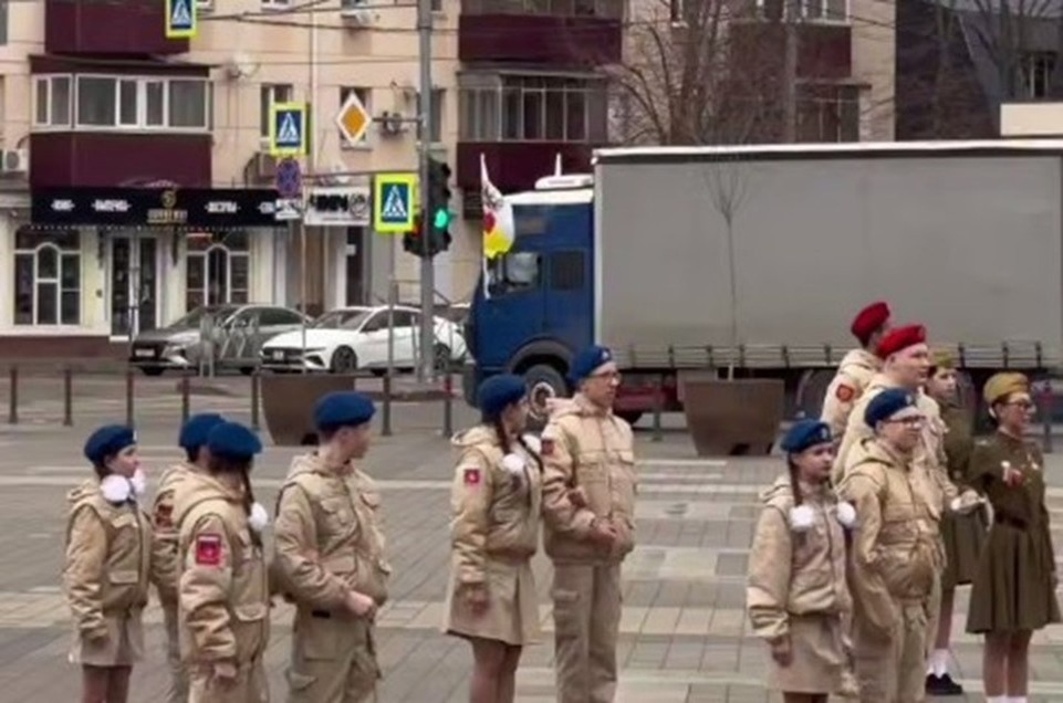    Гуманитарный груз торжественно отправили с Главной городской площади Краснодара в Херсонскую область. Фото: глава Краснодара Евгений Наумов