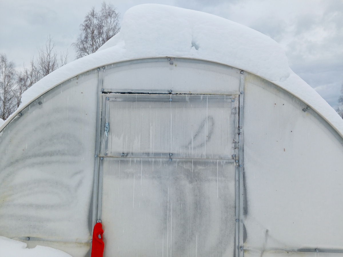 Обе форточки закрыты