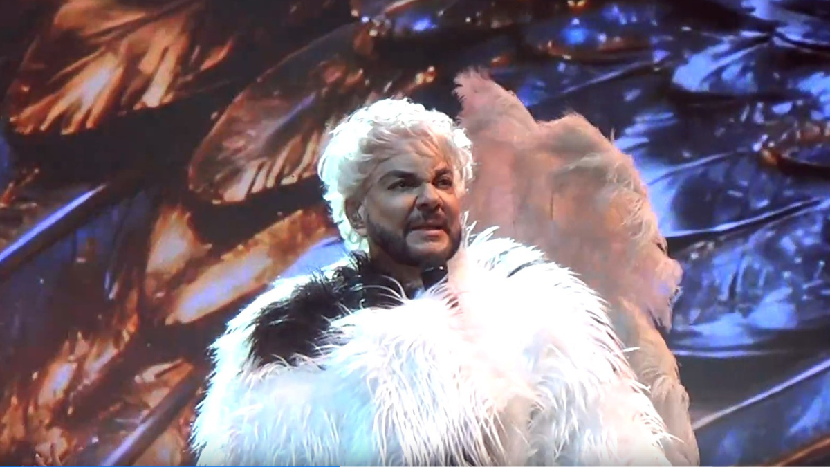 Филипп Киркоров на сцене "УГМК-Арены" в Екатеринбурге. Скриншот видеозаписи новогоднего концерта, 06.01.2026 г.