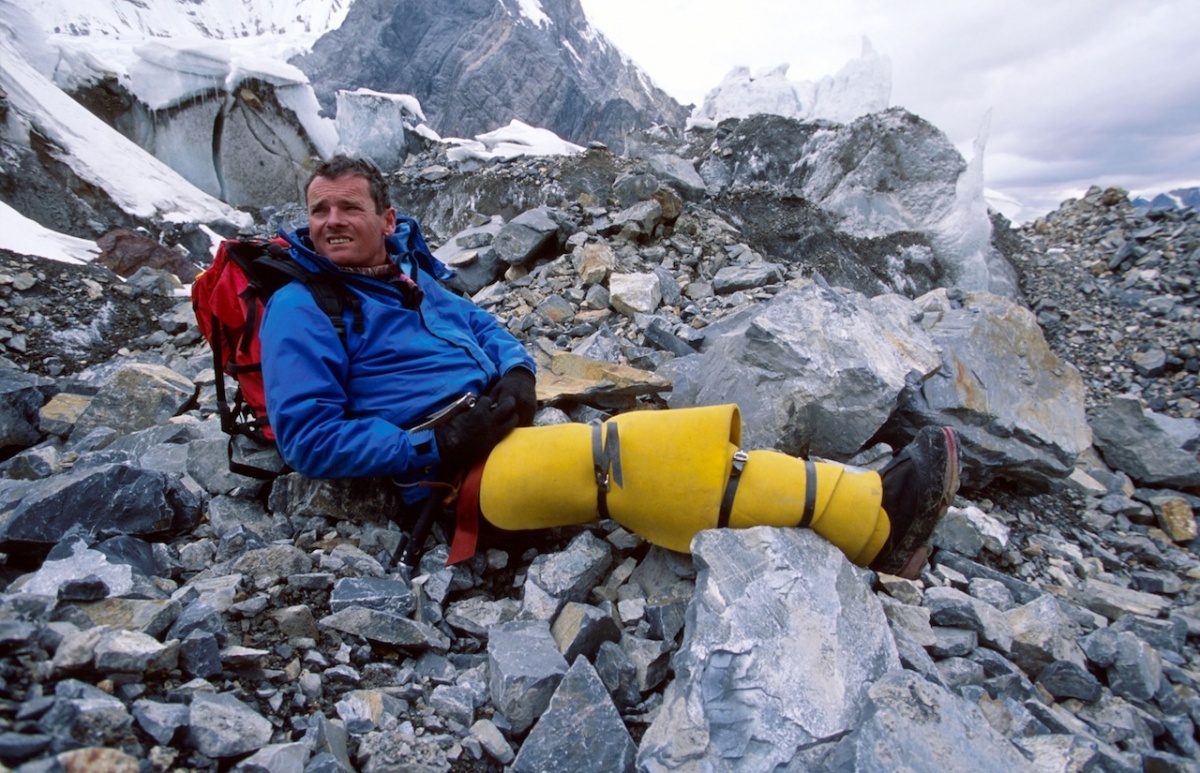 Кадр из фильма Касаясь пустоты