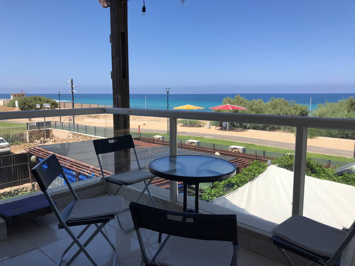 Квартира GW951. Две спальни и салон. Первая линия. Нагария, ул. Алия, дом 75.