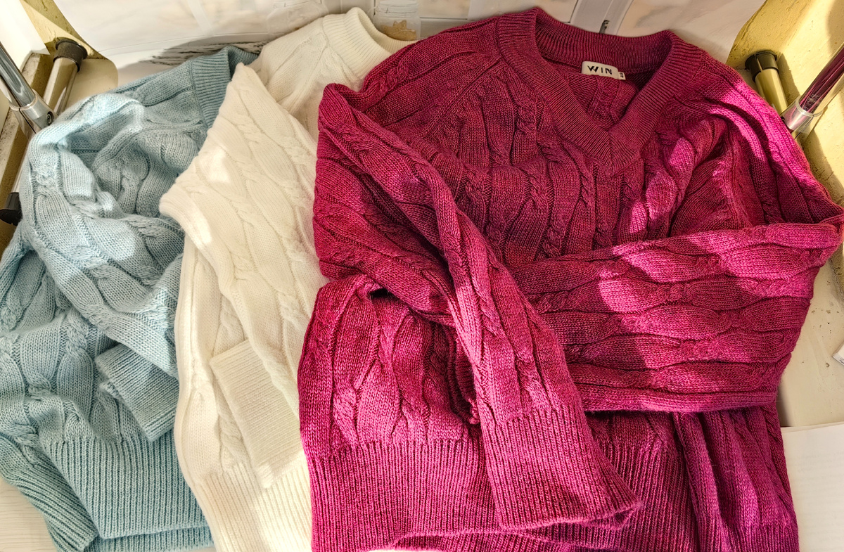 Пуловер от бренда "Win&Wool" 