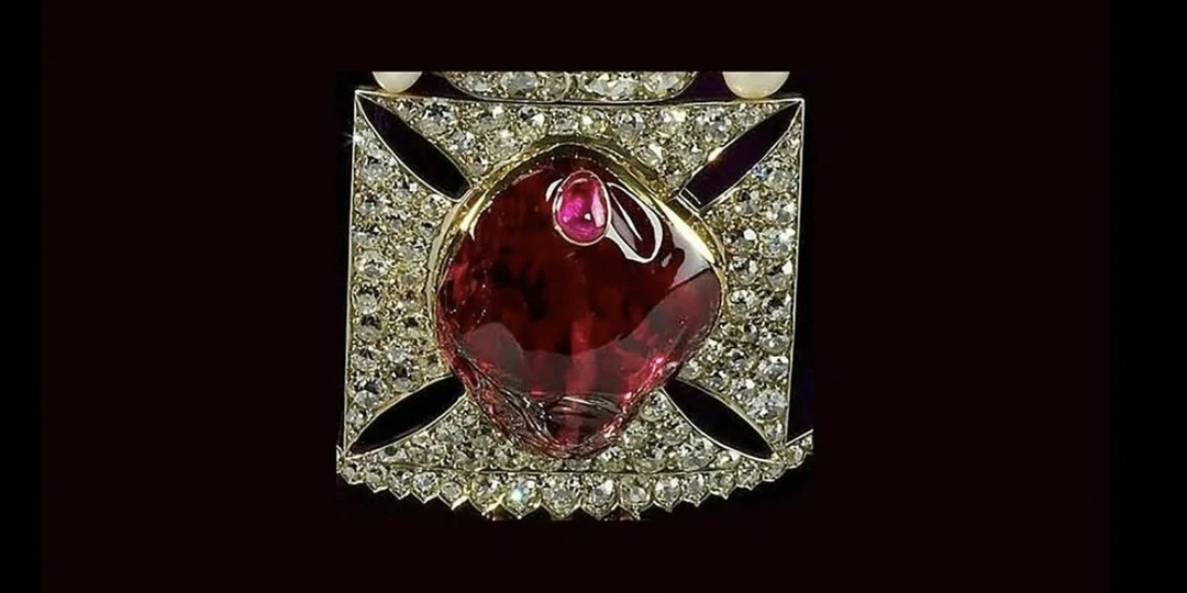 Осторожно, блеск! Как фамильные "проклятые" украшения стали звездами светской хроники и главным кошмаром антикваров