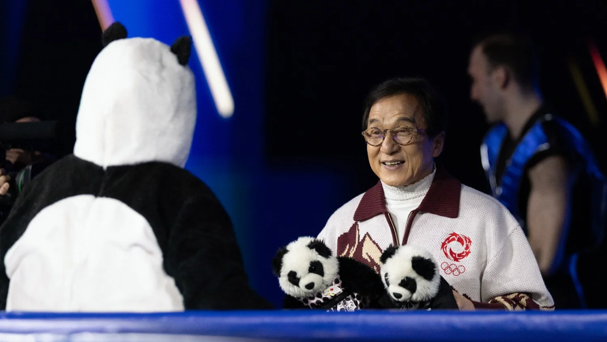 Джеки Чан на выступлении Михаила Шайдорова (Фото Steve Christo / Getty Images)