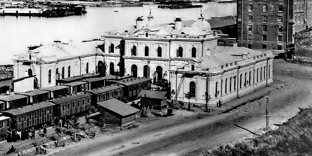 Их строили “на века”, а закрыли за год: судьба забытых вокзалов России