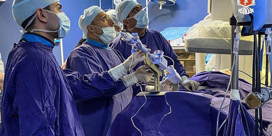 👩‍⚕️ Впервые в России: клапан лёгочной артерии установили через вену на шее