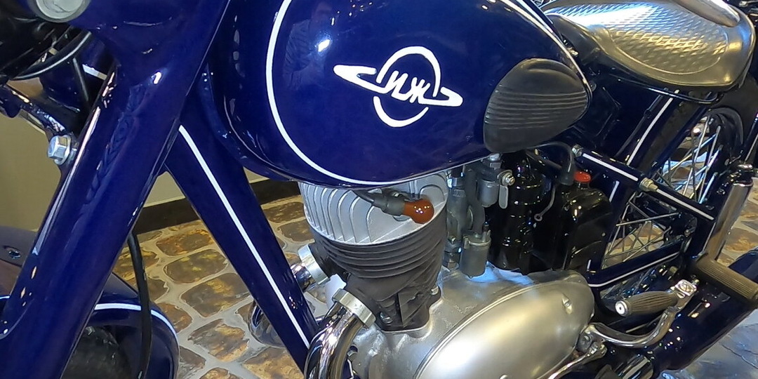 Рассматриваем легендарный советский мотоцикл ИЖ-49, плюс версия с коляской (фото+видео)