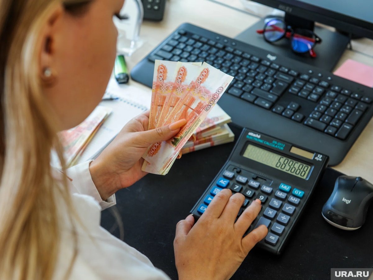    Из-за праздника некоторые выплаты придут раньше обычного