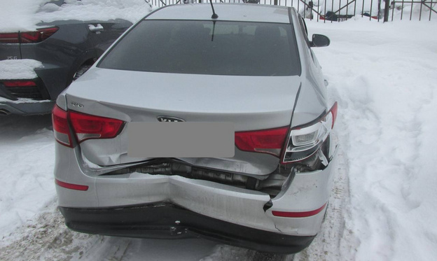    В Кирове на проспекте Строителей в аварии пострадала пассажирка Geely