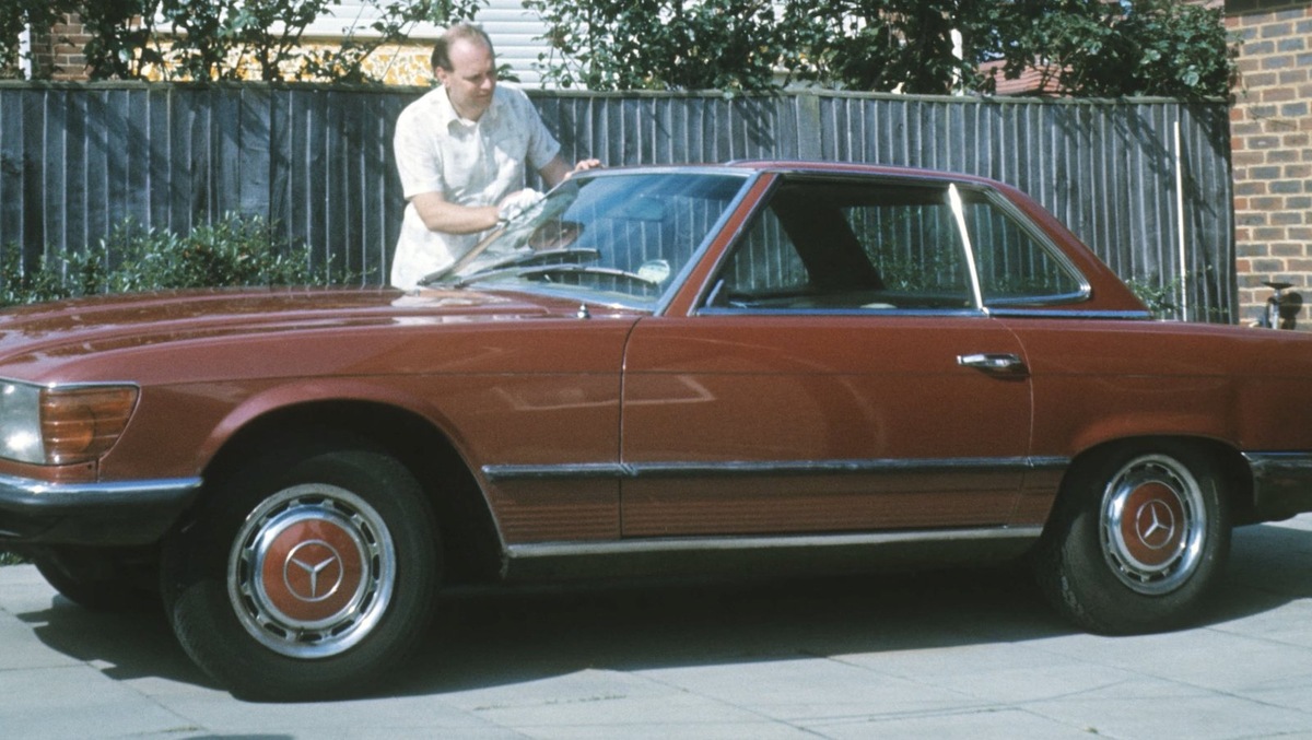    Мальчику было всего девять лет, когда в их семье появился Mercedes-Benz 350 SL