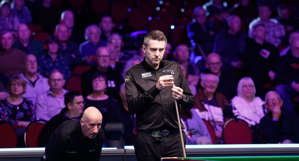 Welsh Open 2026. Селби неожиданно вылетел в первом раунде, Аллен лишился бонуса и другие события первого дня