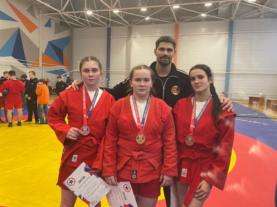 Спортсмены Псковской области выиграли семь медалей на первенстве СЗФО по самбо
Фото: спортшкола «Экспресс» и клуб «Динамо»