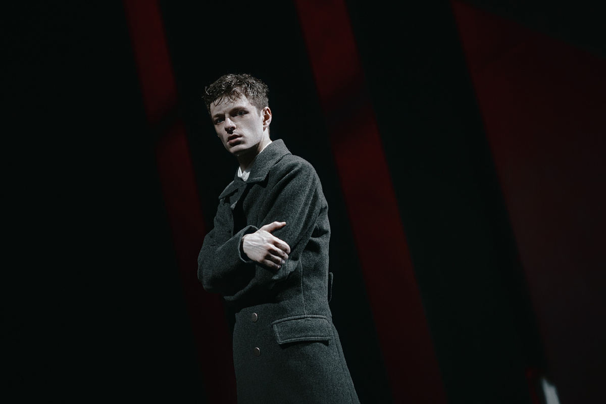 Сцена из спектакля «Капитанская дочка». Театр имени Пушкина. Премьера. Фото взято с сайта театра.