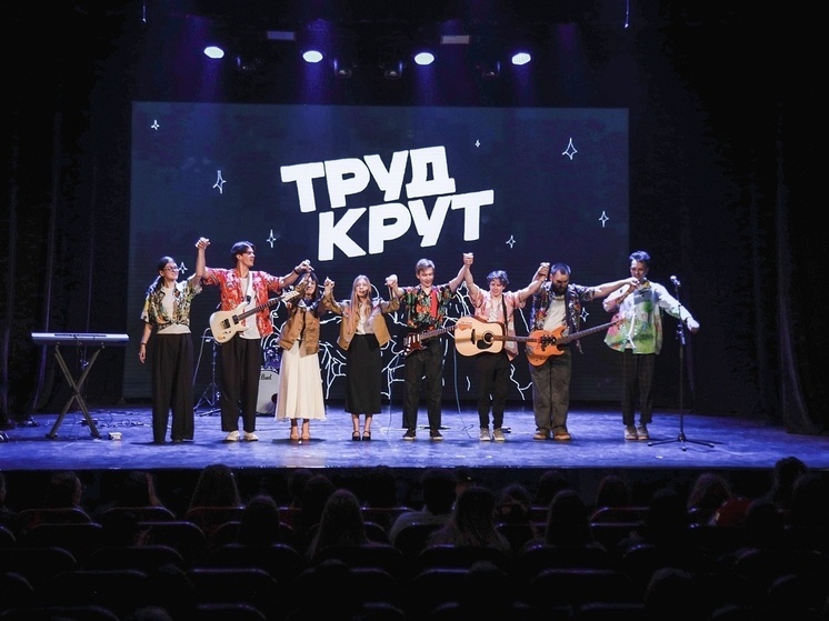     На концерт пришли ветераны движения, действующие бойцы и кандидаты. Фото: пресс-служба правительства Новгородской области