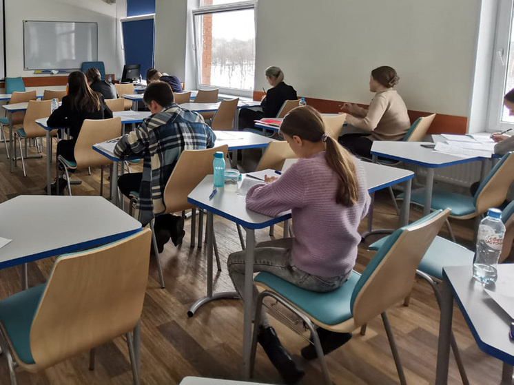     Вчерашним школьникам, как правило, сложно привыкнуть с длинных лекциям и необходимости полагаться только на себя. Фото: «МК в Питере».