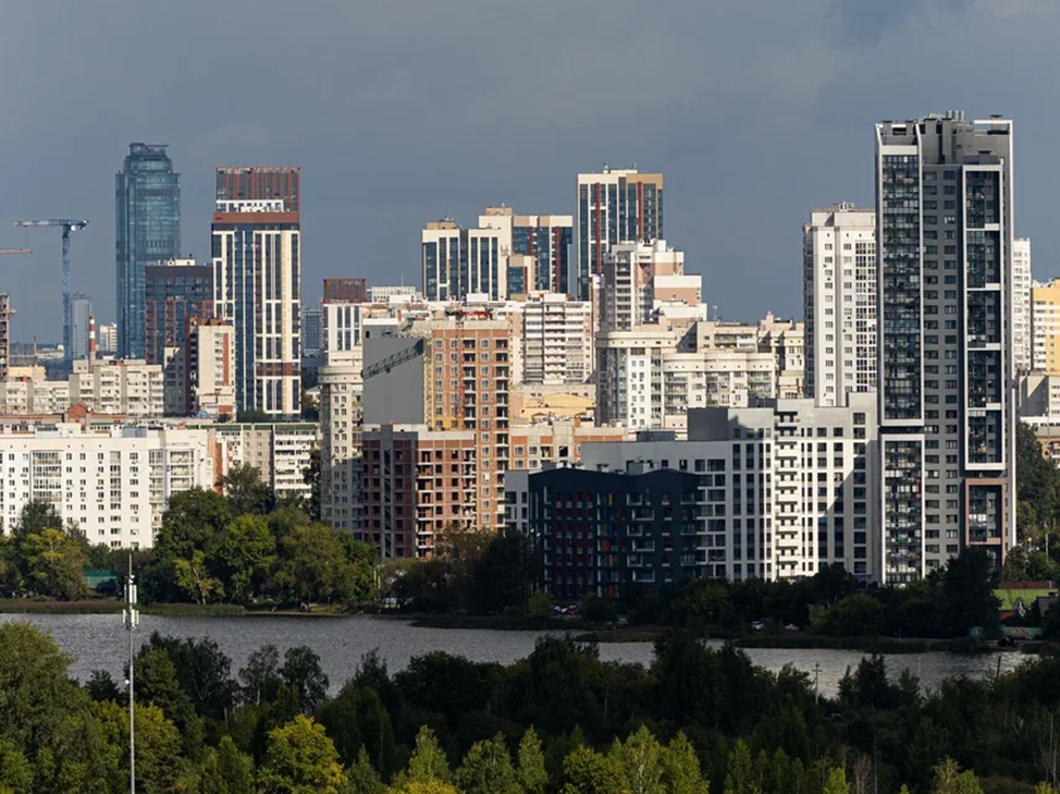 По данным на май 2025 года, Екатеринбург входит в тройку городов России с самой высокой этажностью новостроек