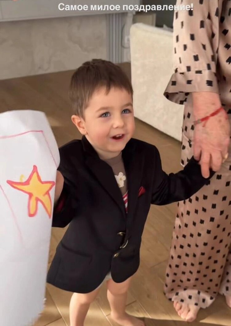 Сын Павла Прилучного трогательно поздравил его с 23 февраля. Источник: Instagram (запрещенная в России соцсеть; принадлежит компании Meta, признанной экстремистской организацией и запрещенной в РФ)📷
