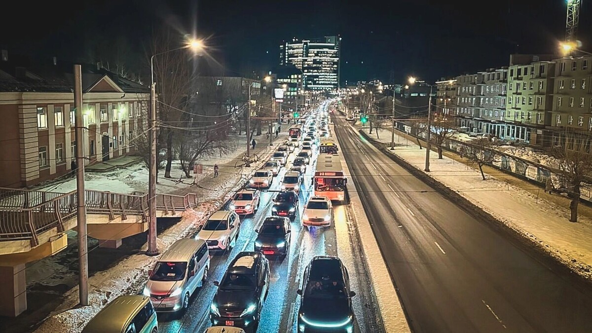    Что стало причиной пробок в течении дня   1MI