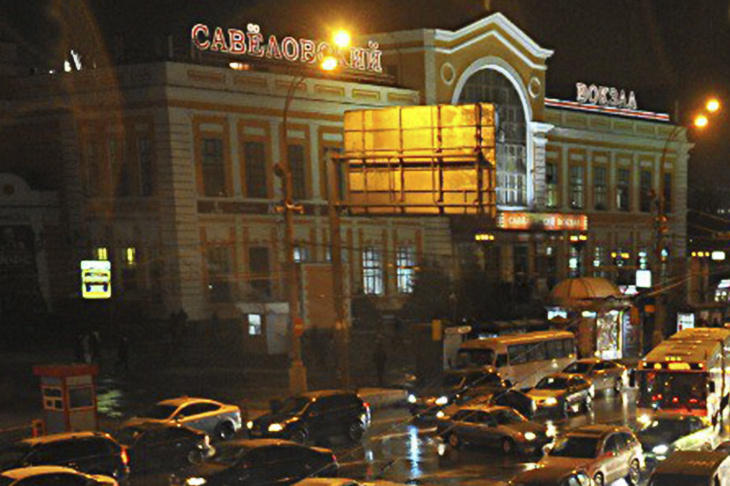 Украинские кураторы могли намеренно подорвать исполнителя, когда он оказался у машины правоохранителей.