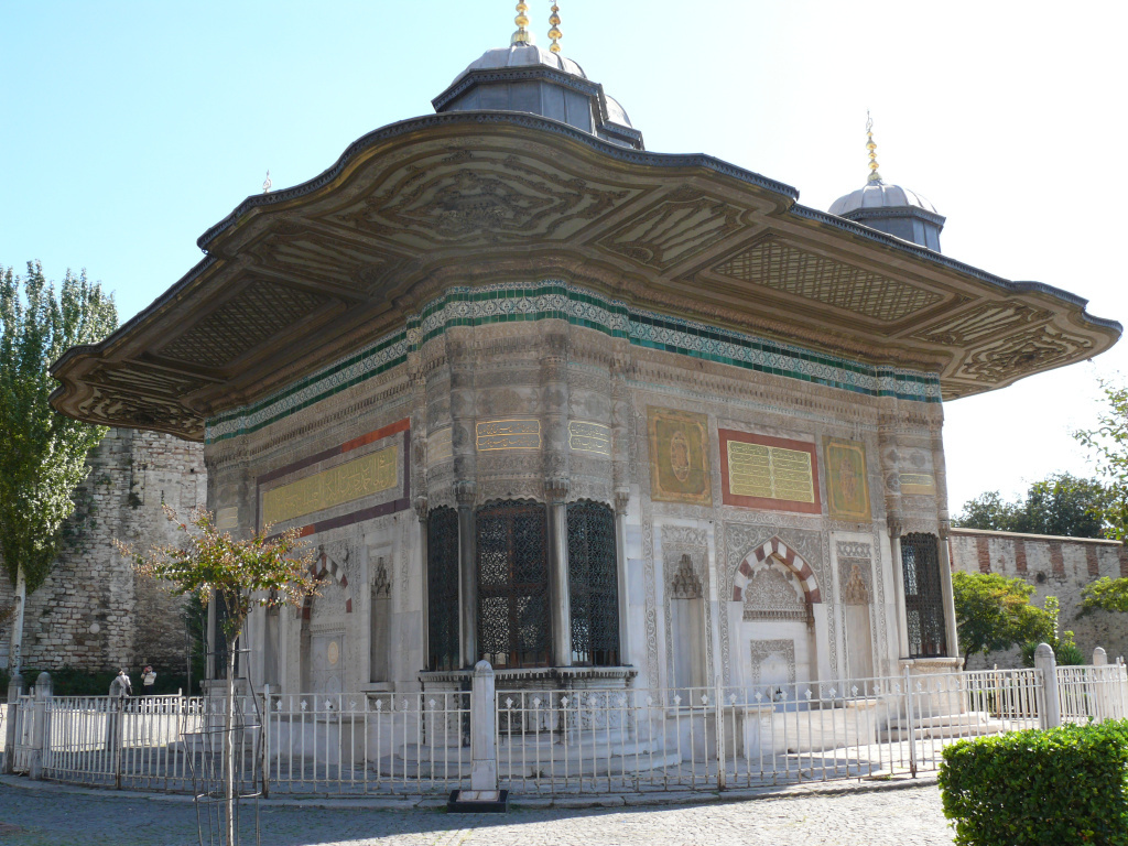 Фонтан, построенный султаном Ахмедом III в центре Константинополя, поддерживал авторитет власти правителя Турции.